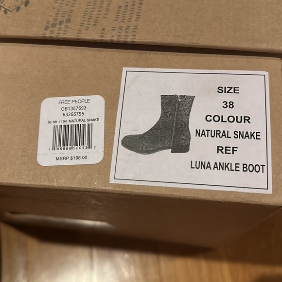 FREE PEOPLE women’s Luna Natural Snakeskin Print Leather Ankle Boots Size 38 - Picture 5 of 16